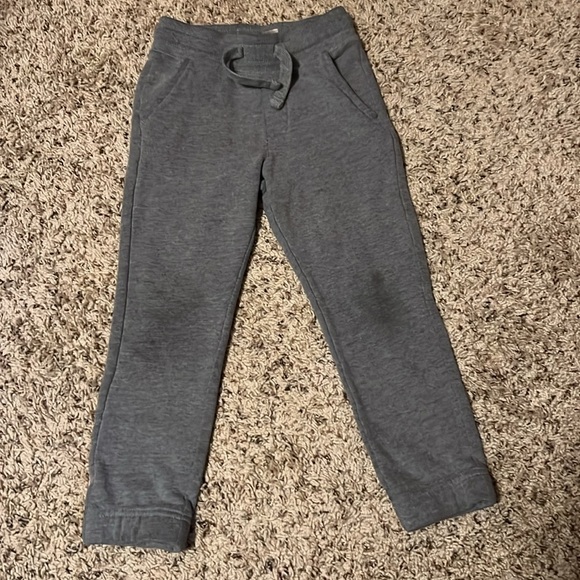 3/$10 Boys Oshkosh French Terry Pull On Jogger Pants Size 5 Gray - Picture 2 of 6